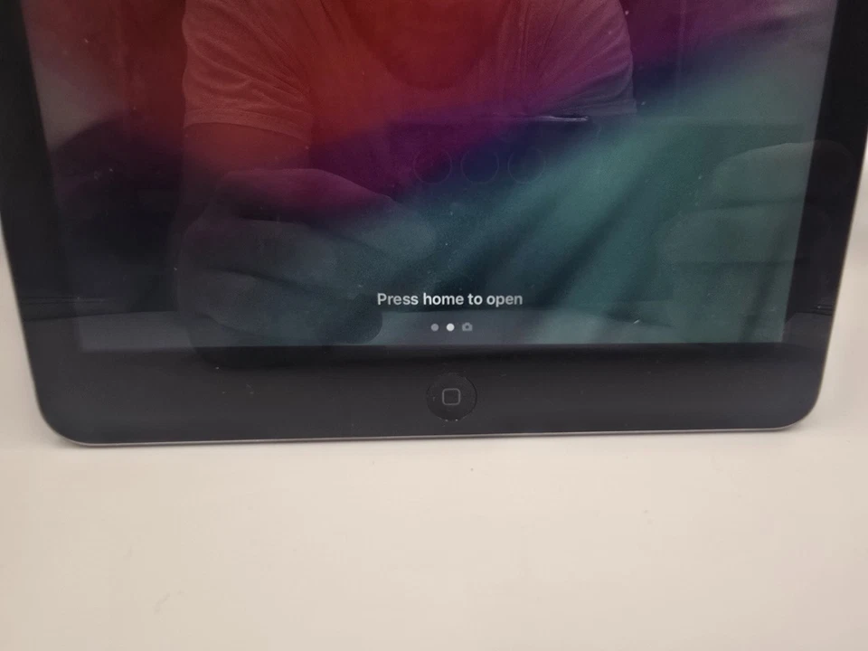 Apple iPad Air (1st Generation) A1474 32 GB, Wi-Fi, 9.7 in - Space Gray - Image 3 of 4