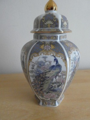 Japanisches Ingwerglas Pfau