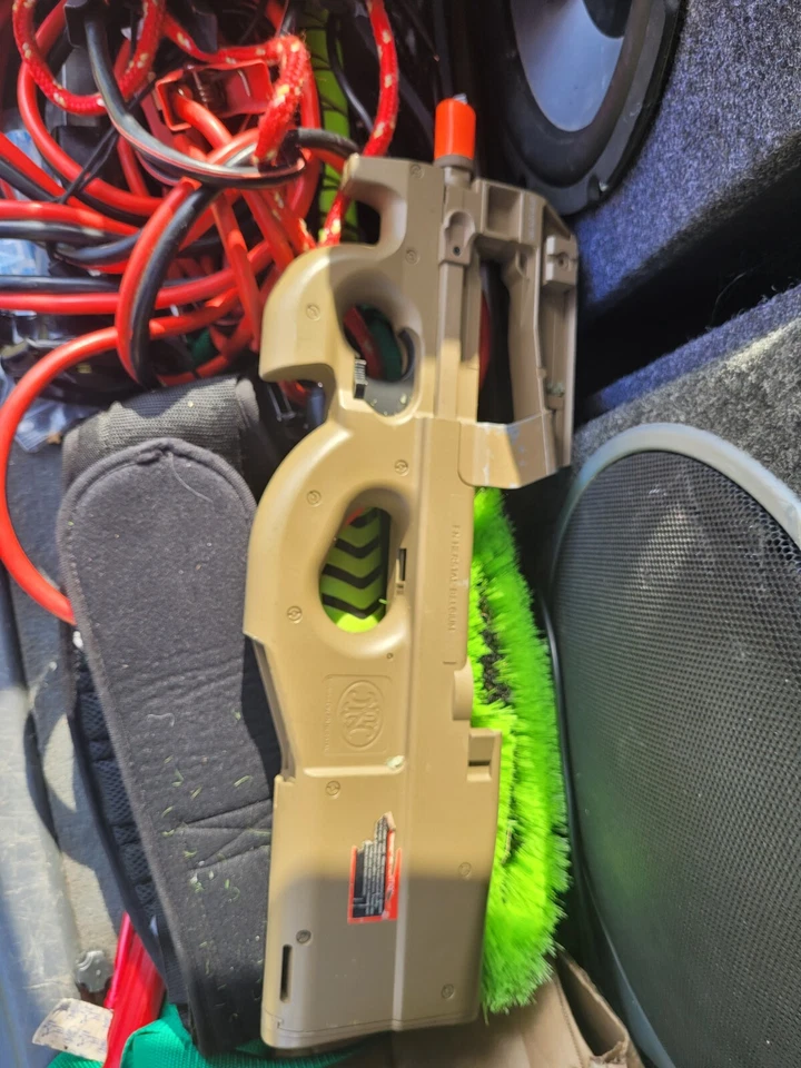 rifle airsoft eléctrico P90  Foto 3 de 3