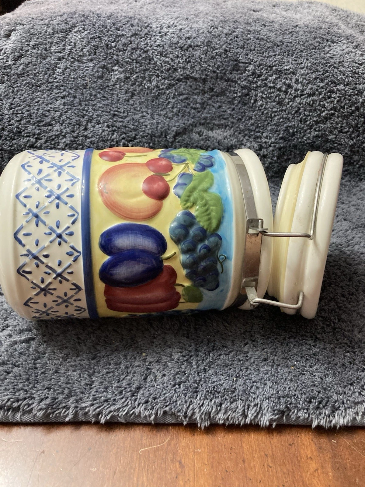 Canister