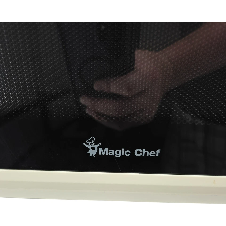 Magic Chef Countertop Microwave Oven MCM1110W - Image 2 of 4