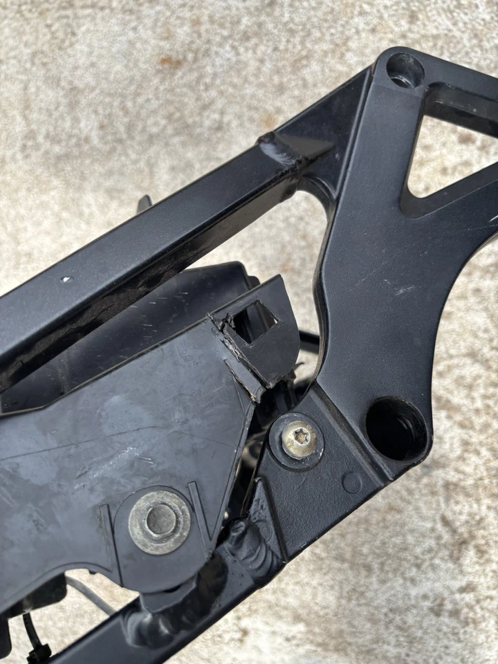 2004 Suzuki GSXR1000 Rear Seat Rail Subframe Sub Frame oem 03-04 - Image 3 of 4