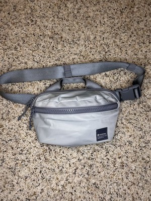 lululemon Gray Waist Pack 0-5L Polyester Zip Adjustable Strap 2 Pockets
