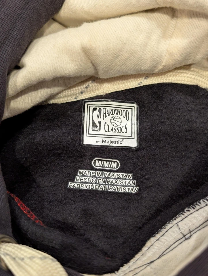 Sudadera con Capucha Chicago Bulls Para Hombre Mediana Madera Clásicos NBA Majestuoso Windy City Pullo Foto 2 de 4