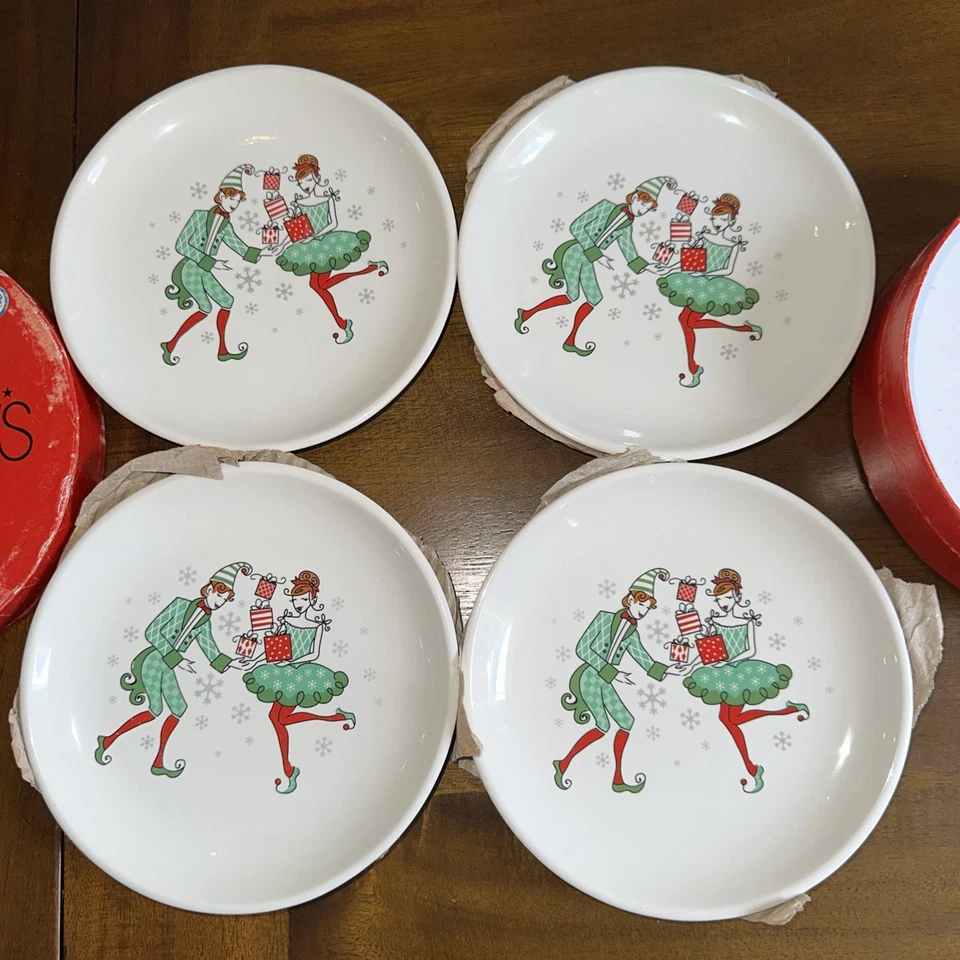Vintage Macy's Harlequin Christmas Dessert Plates Set of 4 w/Original Box - Image 3 of 4