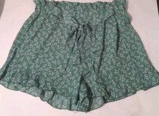 Shein Women's Green Floral Lightweight Ruffles Shorts. Size L