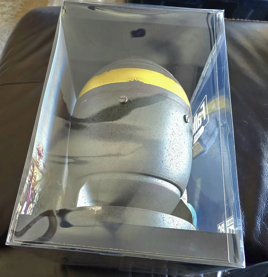 Fallout Anthology PC Mini NUKE COLLECTOR'S EDITION GAMESTOP NEW Sealed Mint Cond - Image 2 of 4