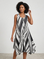 Simply Vera Vera Wang women's SZ M black white gray knit asymmetrical lined...