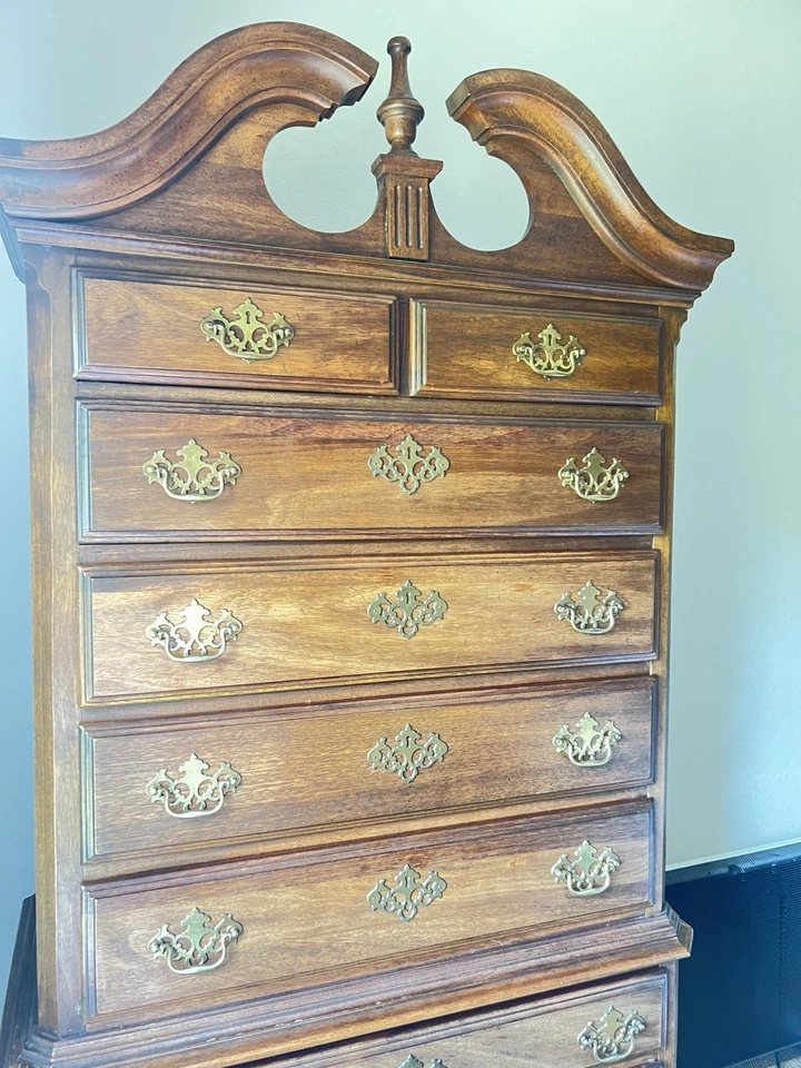 Cómoda Highboy de caoba estilo federalista tradicional vintage años 60 Foto 3 de 4