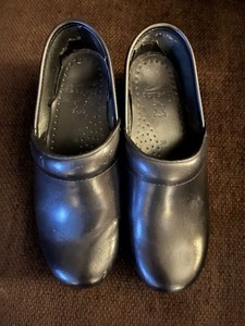 Dansko Professional Cabrio Womens Sz 7.5 EU 38 Black NARROW Leather Clogs Shoes 