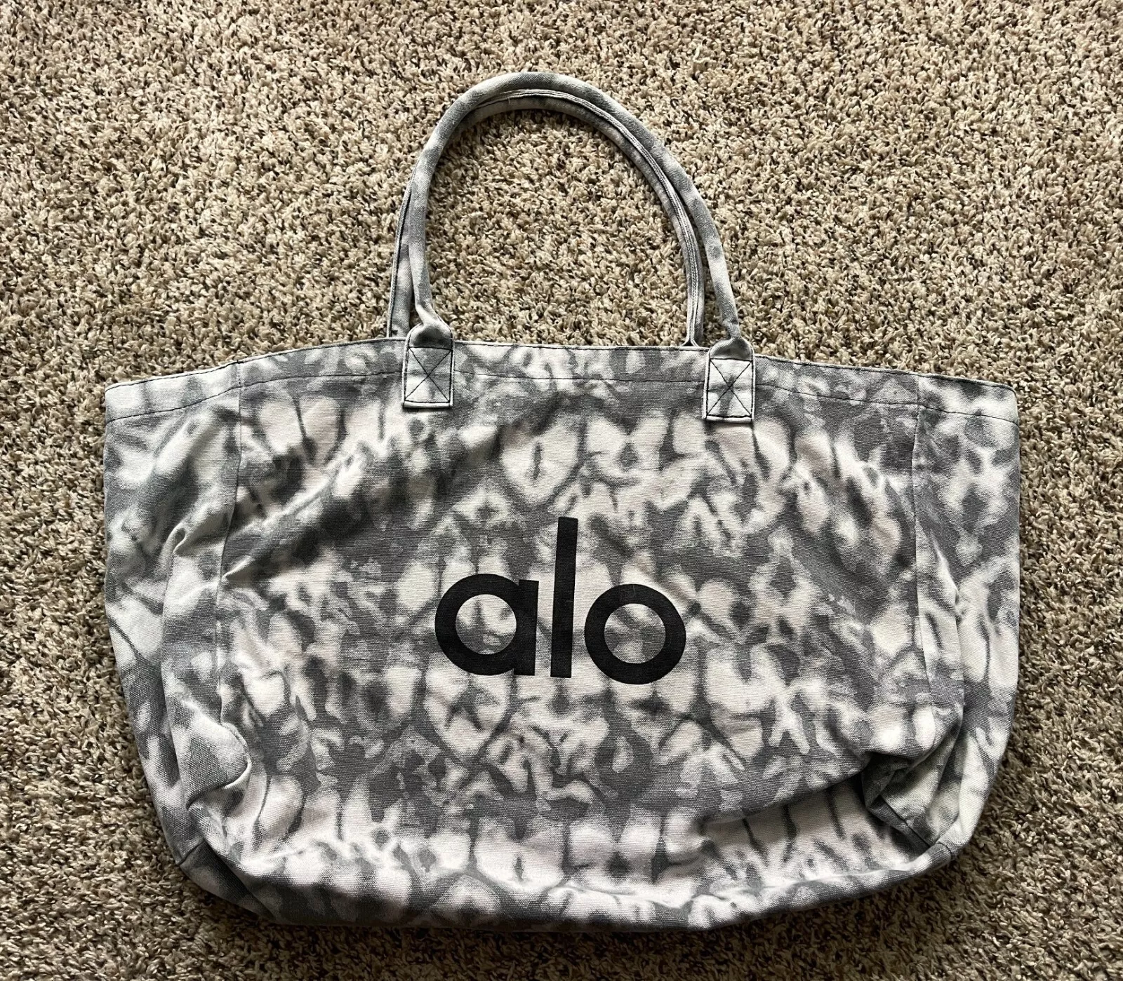 alo-yoga tie dye canvas tote gym 