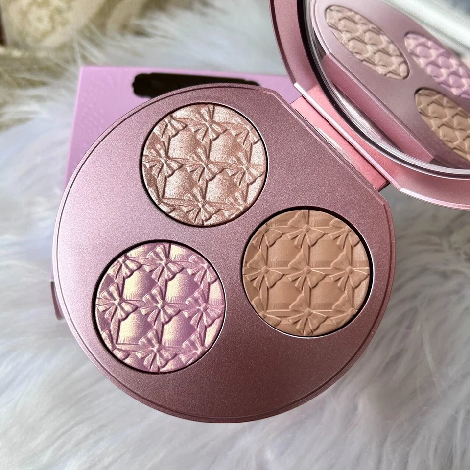 New MAC Effervescence Extra Dimension Face Compact palette~Light~Full size - Image 2 of 4