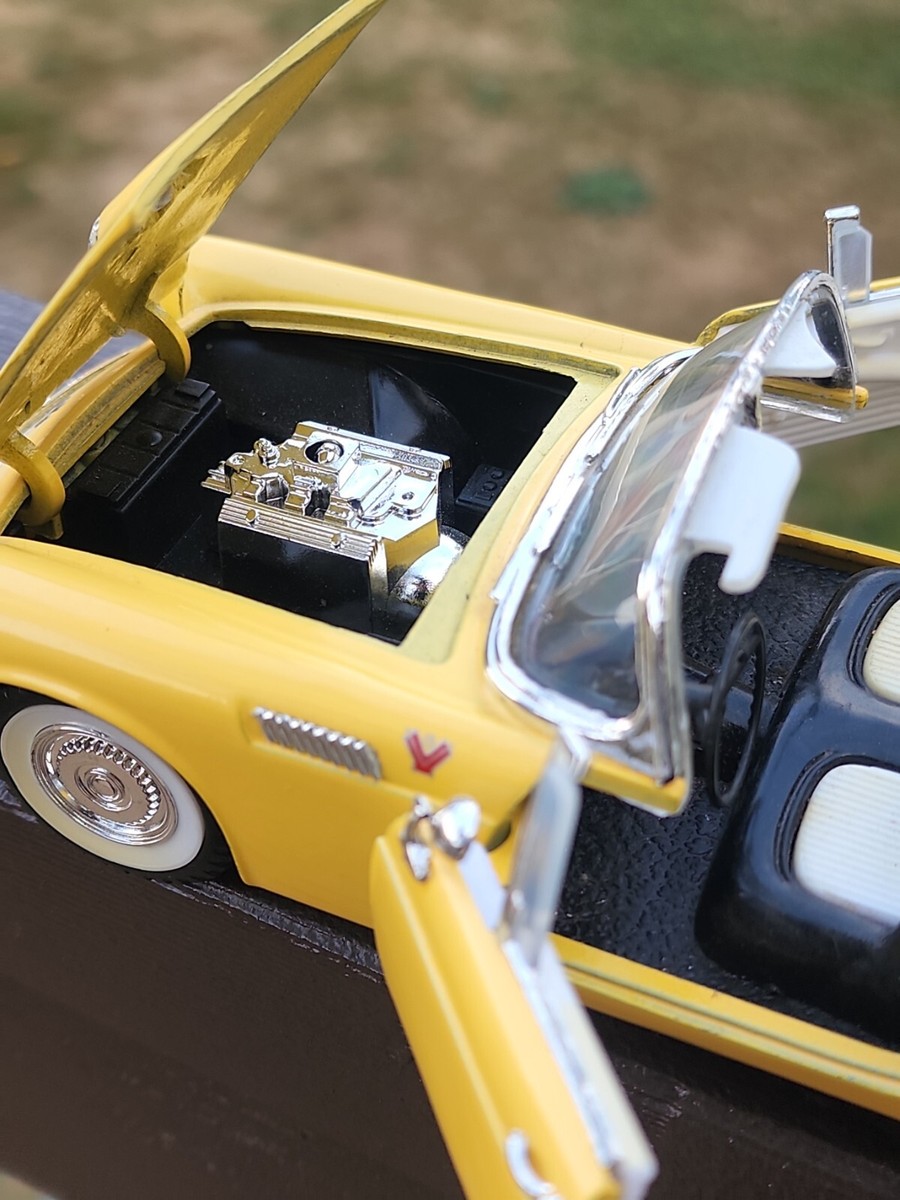 Superior | 1955 Ford Thunderbird | 1:24 SS7714 | Yellow