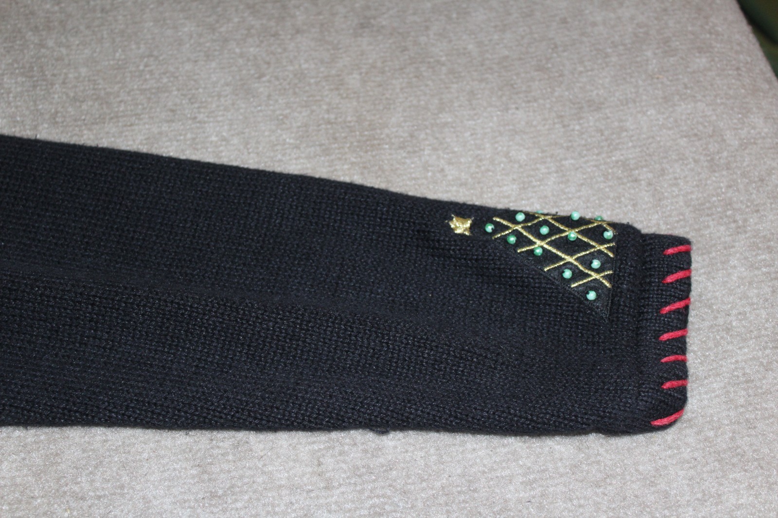 Basic Editions Holiday Sweater  Size Medium  Butt… - image 3