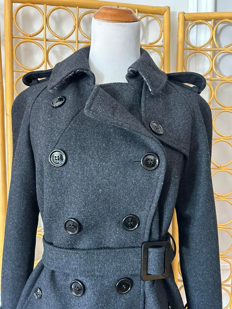 Yves Saint Laurent Pavone con cintura doppiopetto grigio antracite