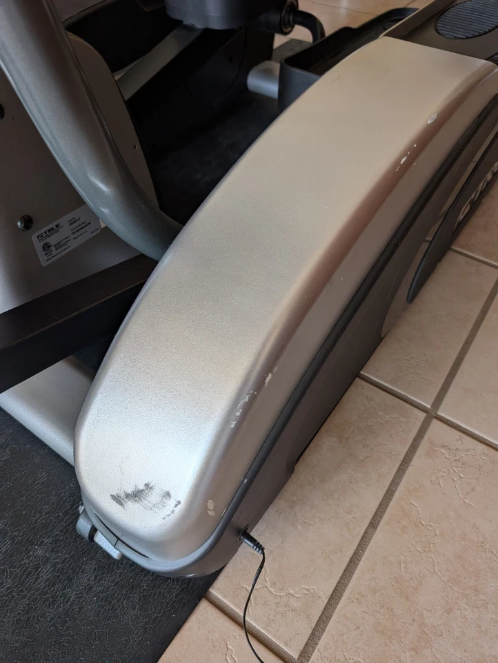 Máquina elíptica VERDADEIRA Fitness M30. Levemente usado funciona muito bem. - Imagem 3 de 4