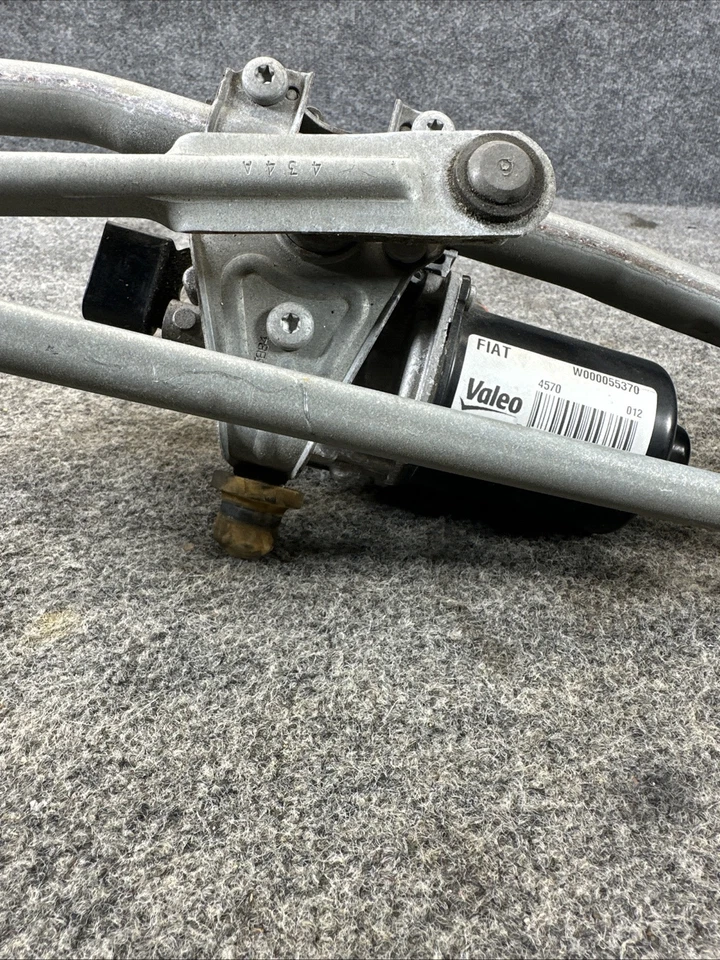 2013 - 2017  FIAT 500L WINDSHIELD WIPER WASHER MOTOR & LINKAGE  W000055370 - Image 3 of 4