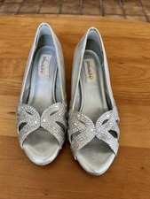 New Women size 7 silver heels, metallic, Wedding Guest, 2 In Heel, woman shoe