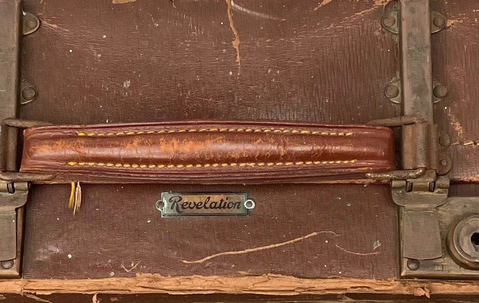 Vintage Revelation Expanding suitcase. For Prop Or Decoration - Image 4 of 4