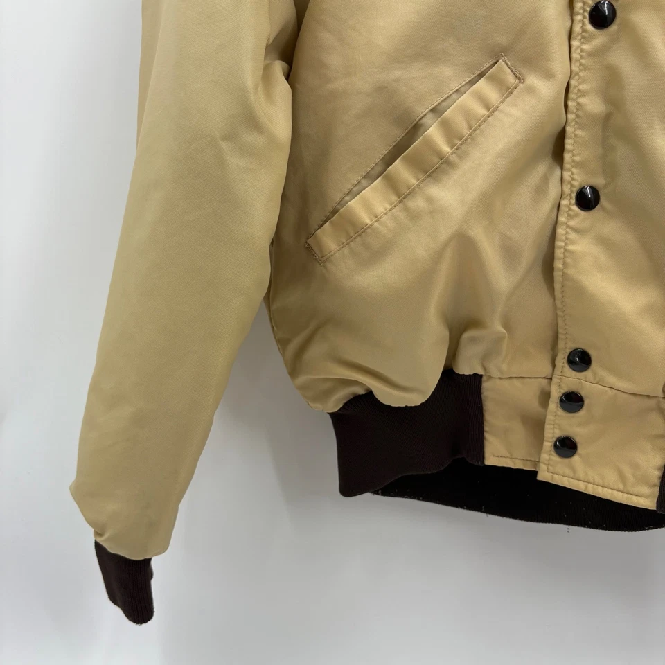 Chaqueta de bombardero vintage con estampado de águila DeLong para hombre marrón tostado acolchada forrada pequeña Foto 4 de 4