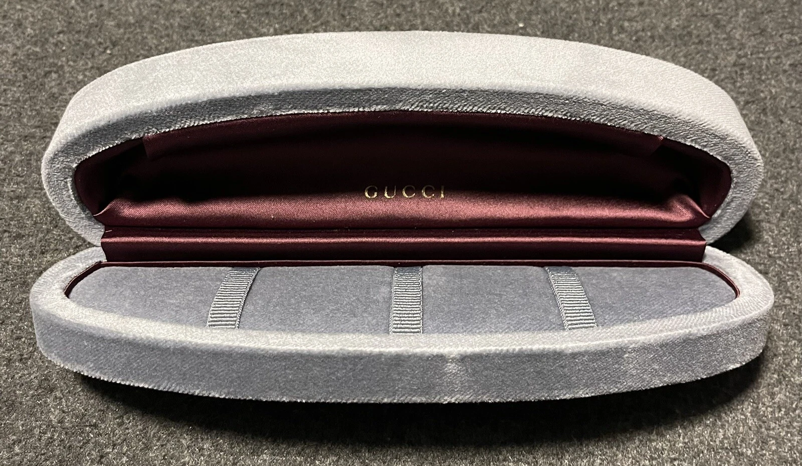Gucci Coffret Cadeau Bijoux Velours Palourde   Bébé Bleu Velours   Doublure Satin Violet