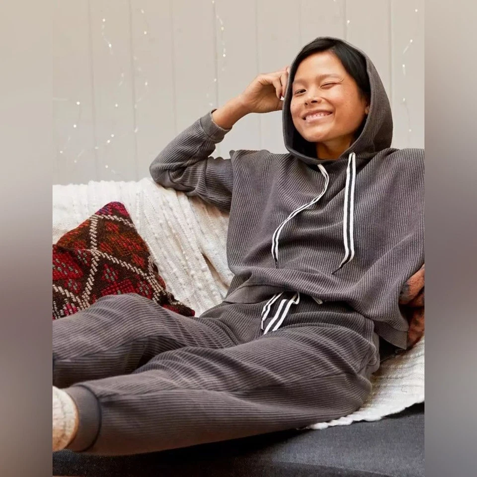 Pantalones de chándal Aerie para todos los días acogedores con cable acanalados talla mediana ropa de salón Foto 2 de 4