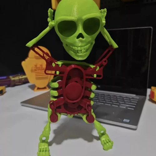 Dancing and Swinging 3D Skull Toy - Picture 13 of 21