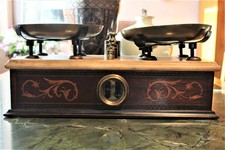 BILANCIA ANTICA A 2 PIATTI METALLO FORGIATO PIATTI IN RAME CON TIMBRI BASE DI M