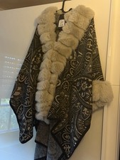KRISS Damen Poncho, Paisley mit Fellbesatz Sc...
