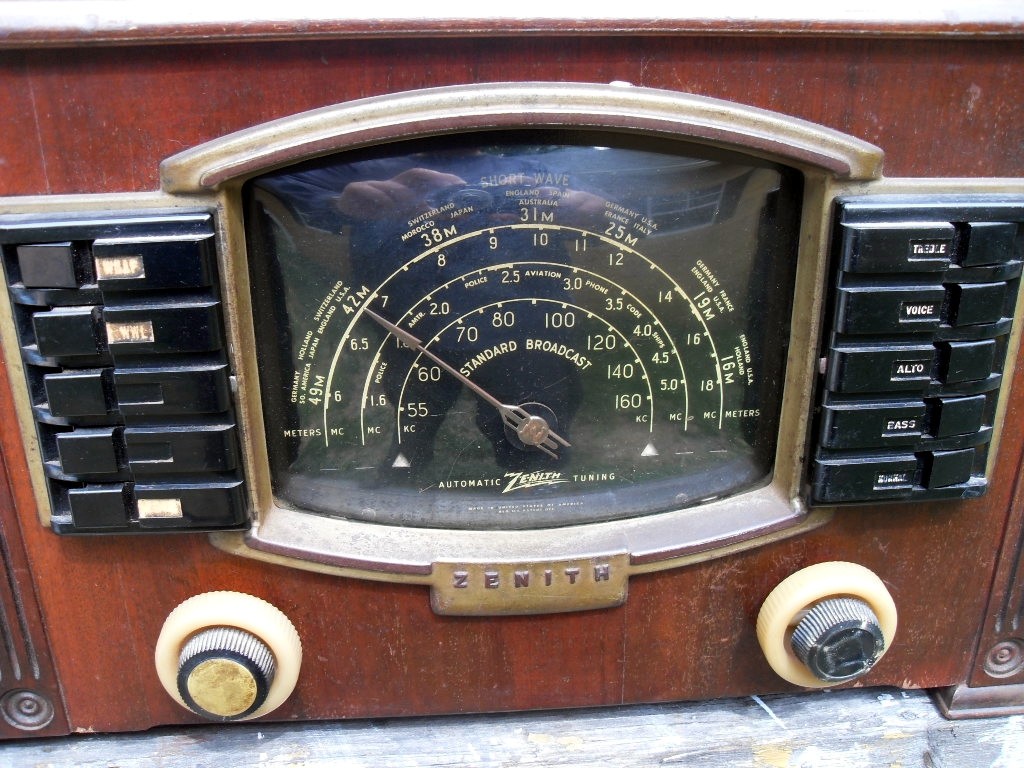 Zenith 7S634 Tube Radio from 1940's - Working