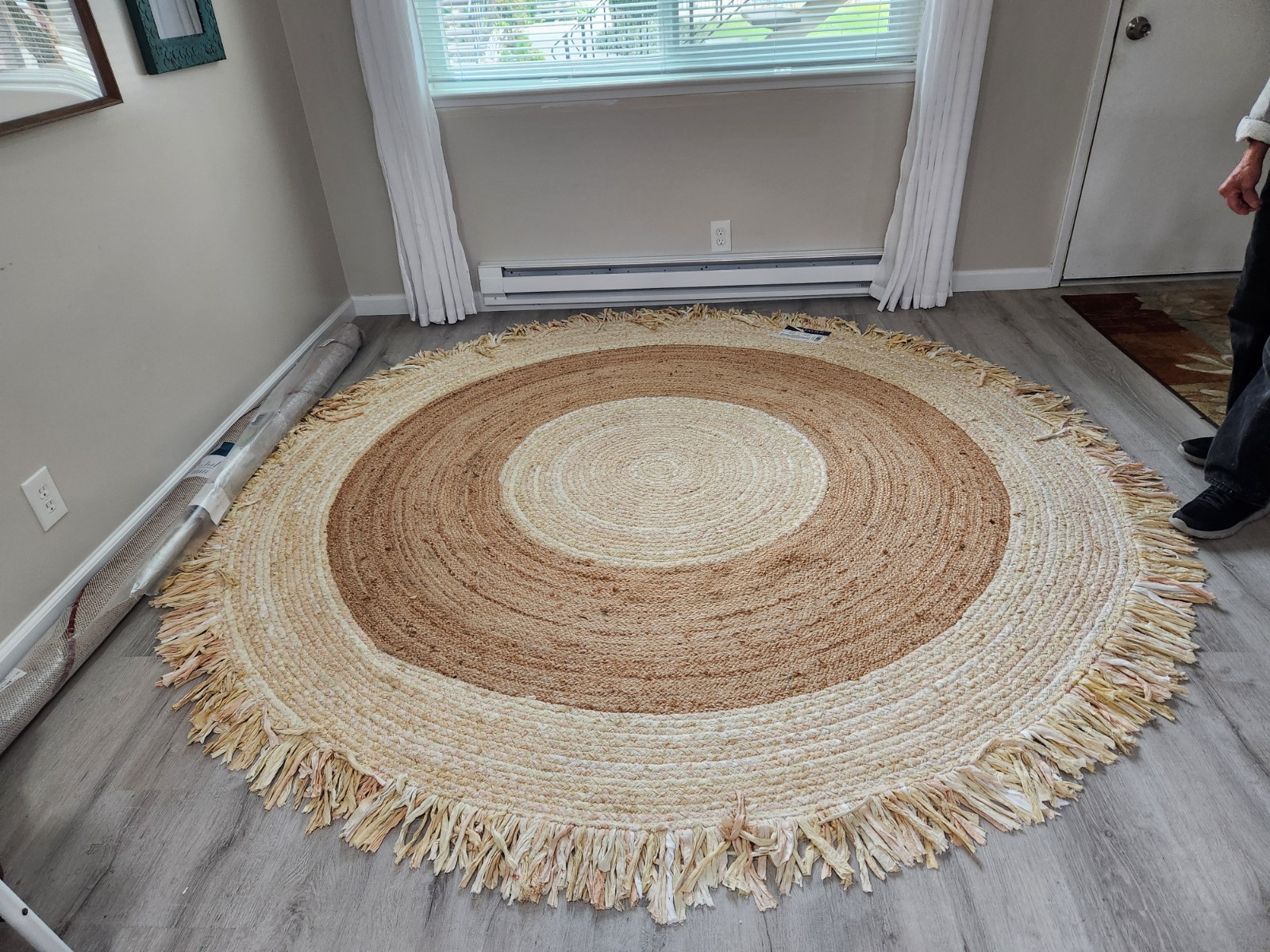 8 ft Round Farm House Rug