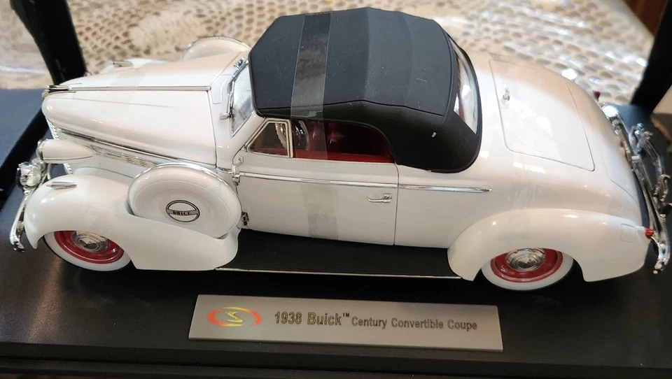 Franklin’s Mint White 1938 Signature Buick Century - Image 3 of 4
