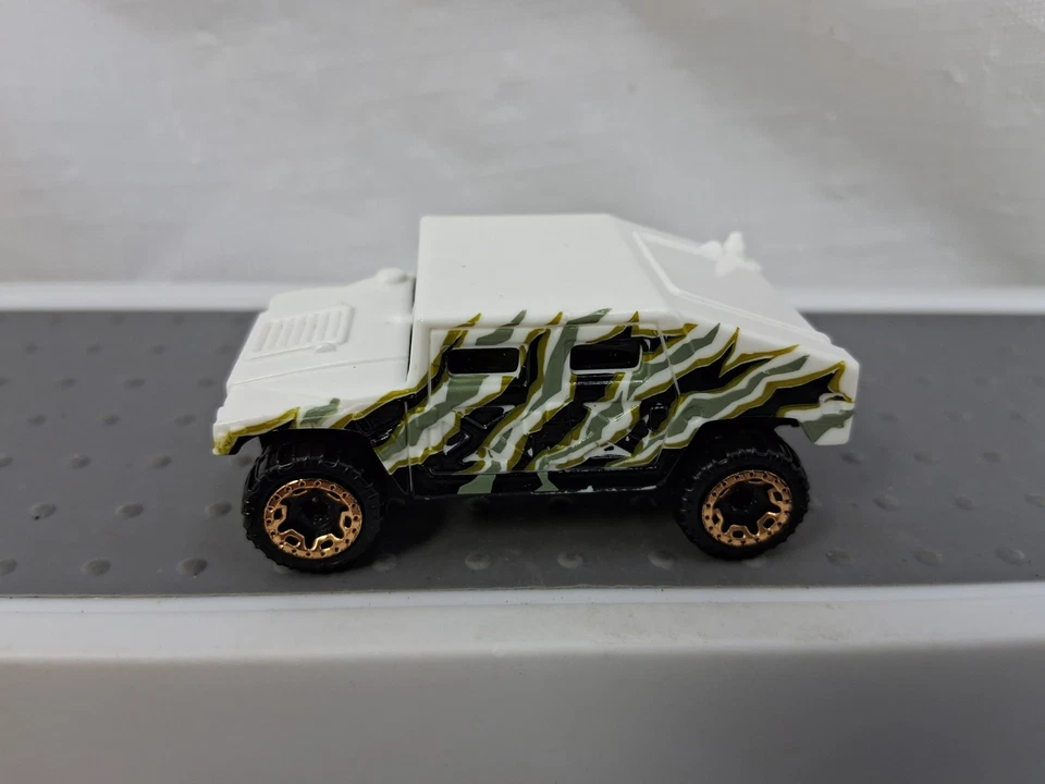 Hot Wheels Jungle Hummer H1 blanco fundido a presión Foto 2 de 4