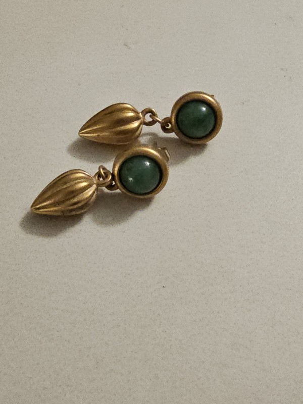 VTG Avon Earrings Delicate Drop 1992 Brushed Gold Tone Faux Jade Cabochon