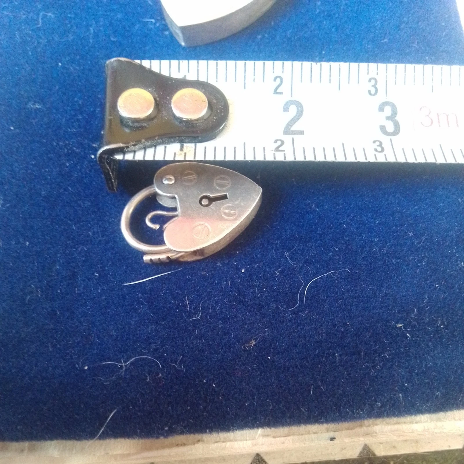 Sterling Silver small Heart Lock Fastening Charm, London Hallmark c1980,
