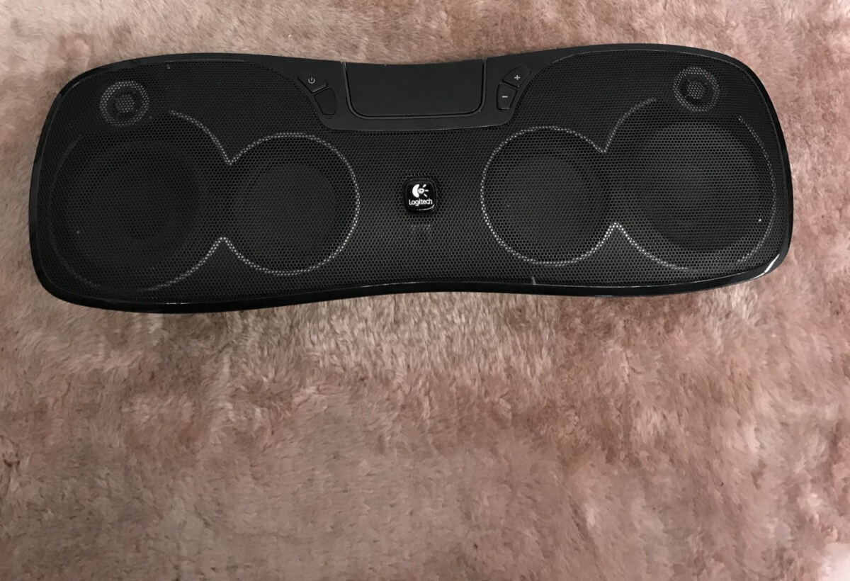Logitech S715i Portable 30-pin Ipod/iphone Speaker Dock for sale
