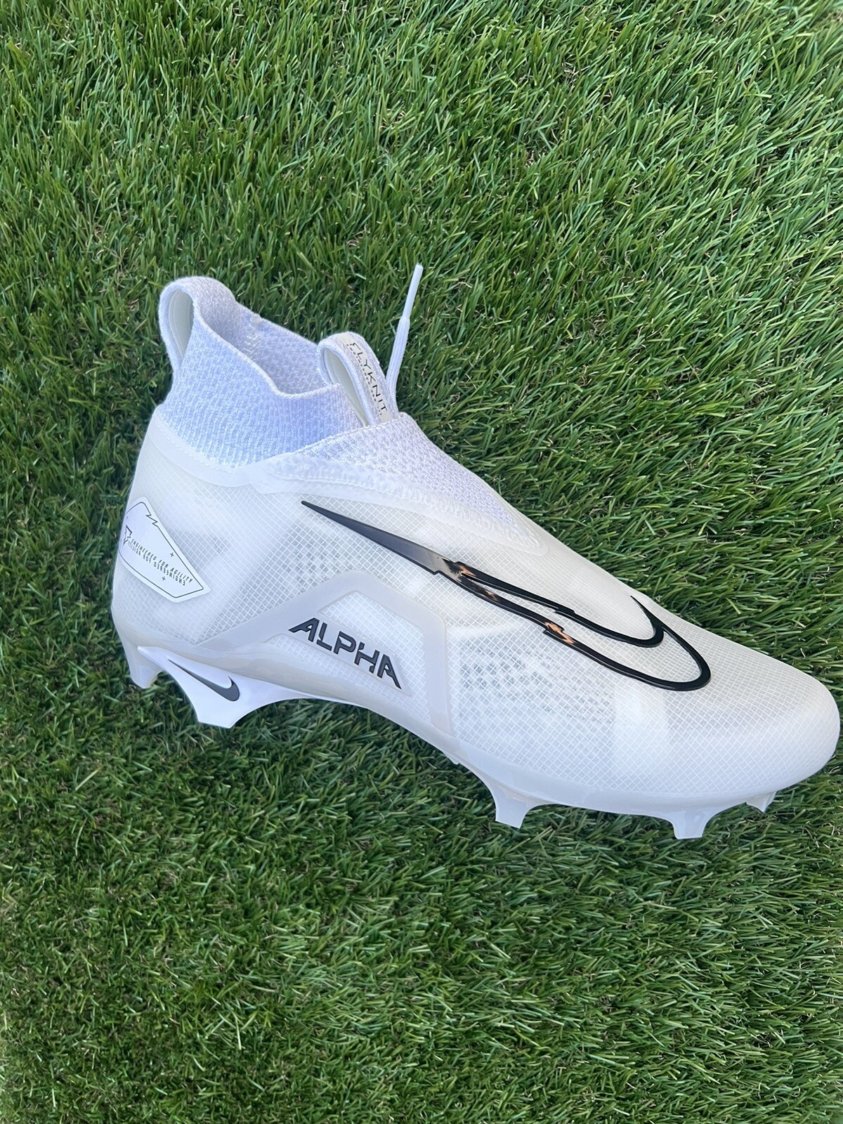 Nike Men’s Alpha Menace Elite 3 Football Cleats CT6648-109 | Size 9