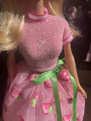 1998 Avon Exclusive Special Edition Strawberry Sorbet Barbie Doll UNBOXED - Picture 4 of 9