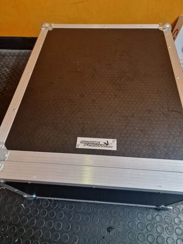 Penn Elcom R1272/3UK 3U Hinged Rack Panel With Slam Lock - Black Powder Coated