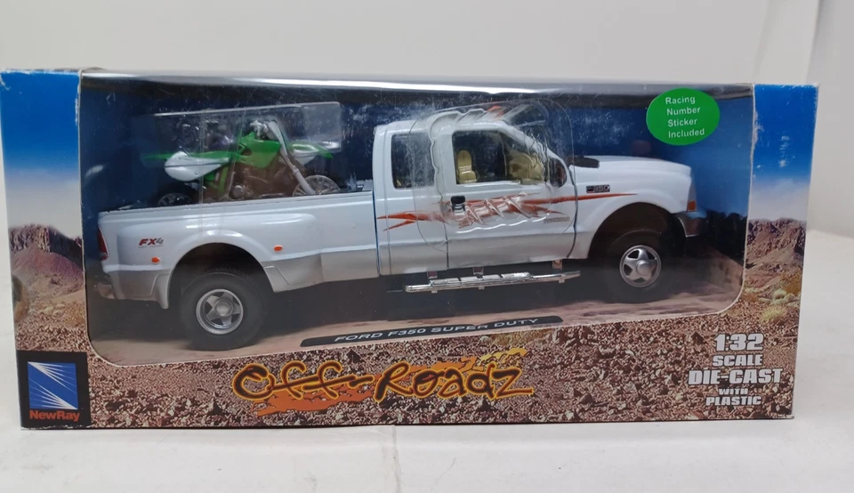 Новый Ray Off-Roadz Ford F350 Super Duty с 2 мотоциклами 1:32 литой - Изображение 2 из 4