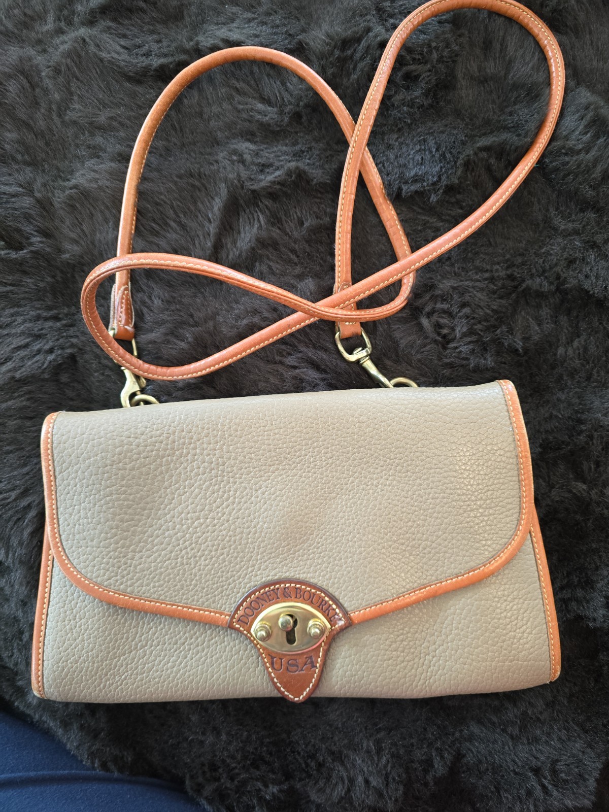 Vintage MADE IN USA Dooney & Bourke Beige Pebbled Crescent Crossbody Bag Vintage