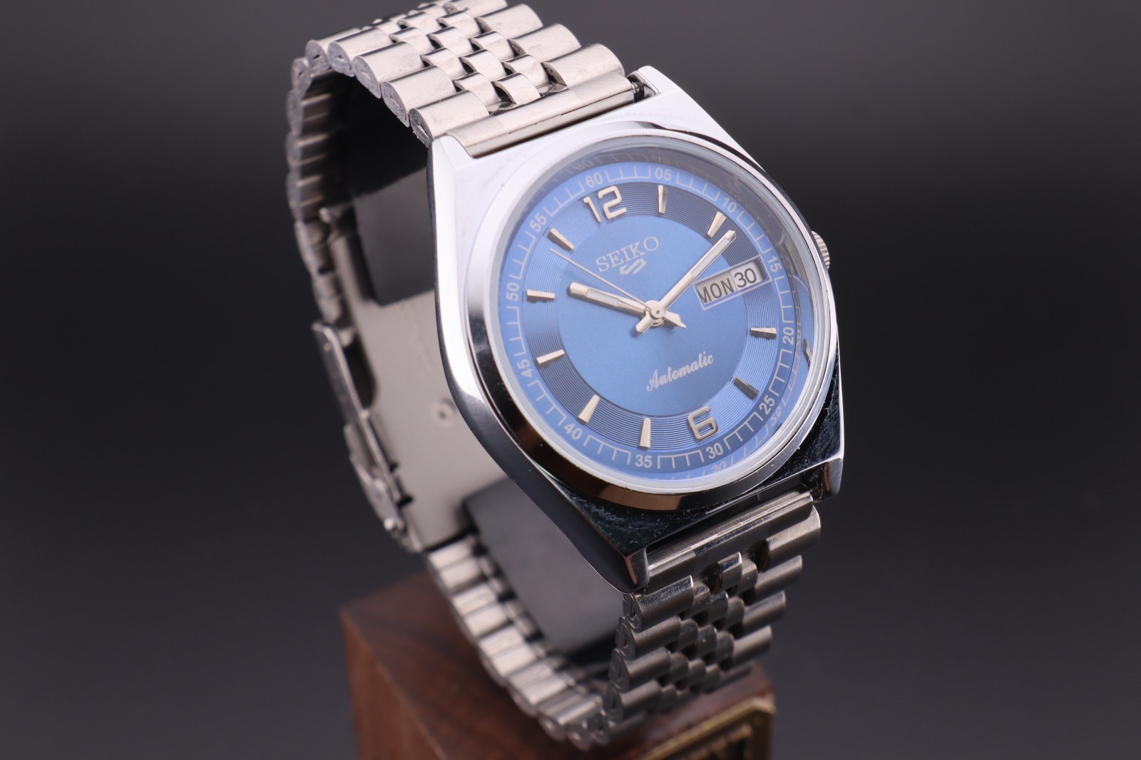 Seiko Made / Automatic Vintage  Wrist Day Men's 6309A Watch, 5 Japan Date- - vintagewatches.pk