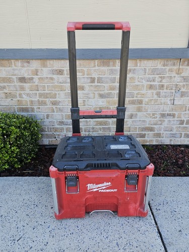 Milwaukee PACKOUT 22 in. Rolling Tool Box with Low Profile Handle 48-22-8427