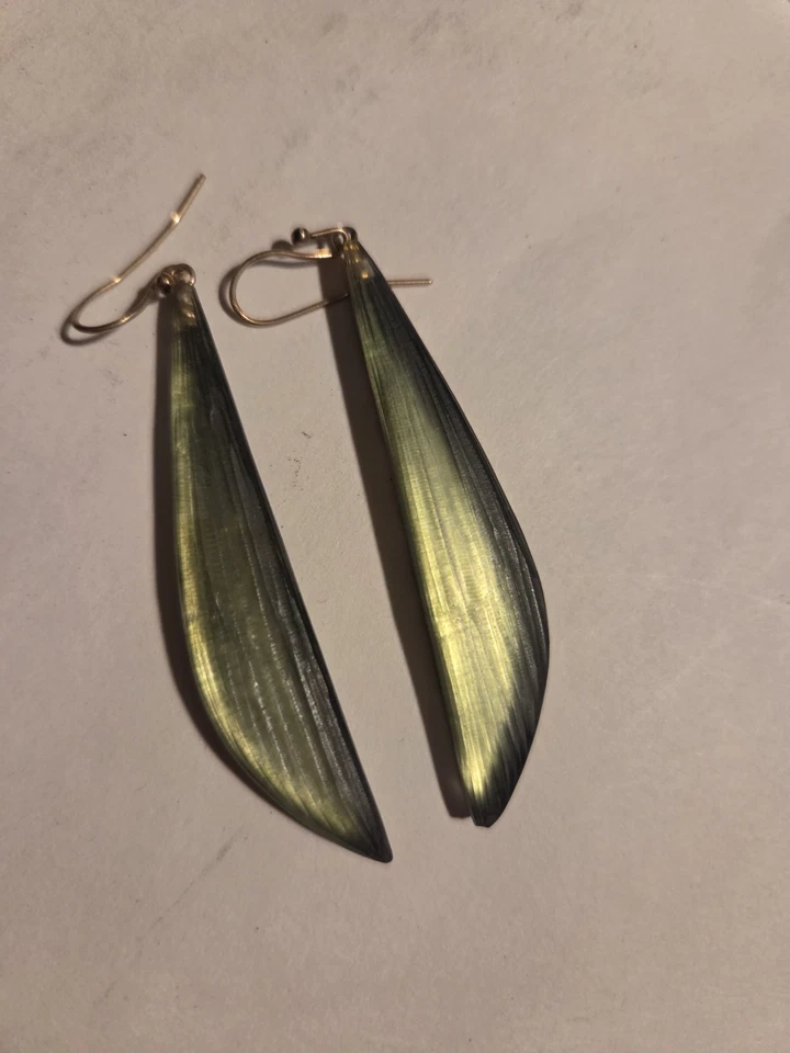 Alexis Bittar 100% Authentic Golden Lucite Spear Earrings 2.375” x .375” VTG - Image 2 of 4