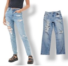 American Eagle Distressed Mom Jean in Light Wash Denim Size 4 Regular