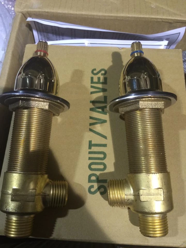 Clásicos isabelinos Bradsford 4 pulgadas Grifo de baño de arco medio de 2 manijas Minipread Foto 3 de 4