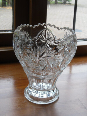 Schöne Vintage klare Pressglas Vase - 14,5 cm hoch x 13 cm Durchmesser - sehr guter Zustand