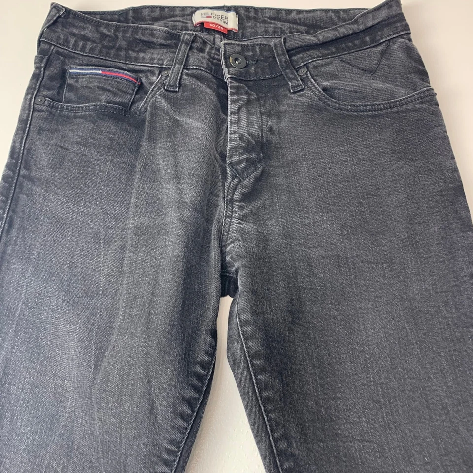 Jeans Hilfiger Denim Calce Ajustado Lavado Oscuro Negros Hombres Etiqueta Talla 30 x 30 Foto 3 de 4