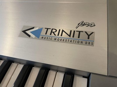 KORG TRINITY PLUS synthesizer Genuine hard case included KORG TRINITY PLUS synthesizer Genuine hard case included