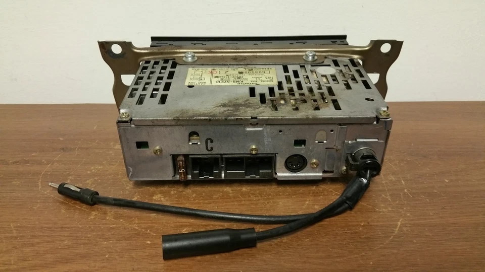 1987 NISSAN SENTRA GXE HITACHI RADIO - Image 3 of 3